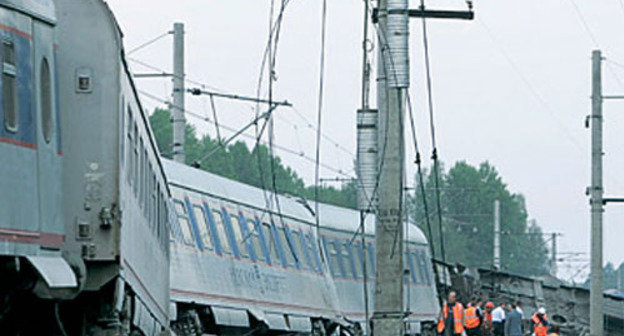 Place of crash of the high-speed "Neva-Express" Train No. 166. November 27, 2009. Photo by http://ru.wikipedia.org