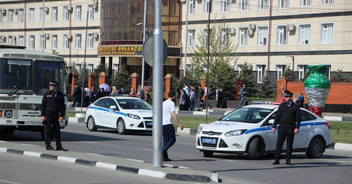 Law enforcers in Grozny. Photo by Magomed Magomedov for the ‘Caucasian Knot’. 