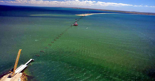 Еhe construction of a bridge over the Strait of Kerch. Photo: http://most-kerch.org/mery-po-oxrane-okruzhayushhej-sredy-pri-stroitelstve-mosta/