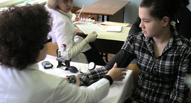 Student of Department of Economics, Information Technologies and Mathematics of the State University of Tourism and Health Resort Business of Sochi as voluntary blood donors, March 17, 2010. Photo by the "Caucasian Knot"