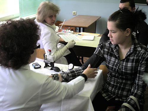 Student of Department of Economics, Information Technologies and Mathematics of the State University of Tourism and Health Resort Business of Sochi as voluntary blood donors, March 17, 2010. Photo by the "Caucasian Knot"