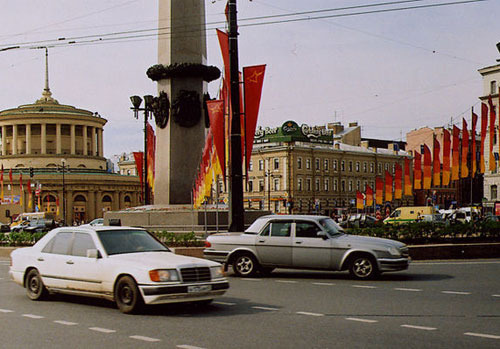 St Petersburg, Insurrection Square. Photo by http://ru.wikipedia.org