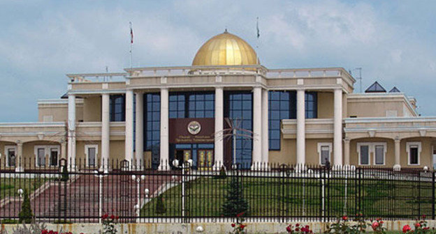 The building of the Administration of Ingush President Yunus-Bek Evkurov in the city of Magas. Photo by http://ru.wikipedia.org