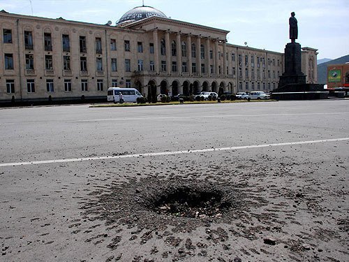 Georgia, Central square in the city of Gori, August 2008. Photo by interpressnews/http://civil.ge