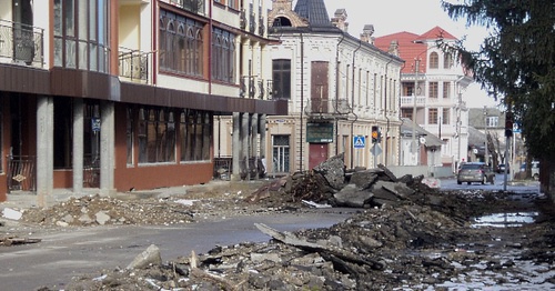 A blocked road in Kabardinskaya Street in Nalchik. January 30, 2016. Photo by Lyudmila Maratova for the "Caucasian Knot"