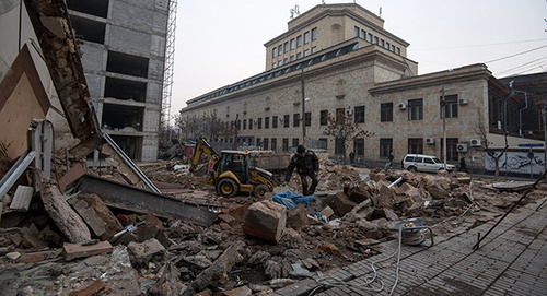 Demolition of old building in Aram street No.30 in Yerevan. Photo: © Sputnik/ Asatur Yesayants, http://www.sputnikarmenia.ru/armenia/20160218/2019470.html