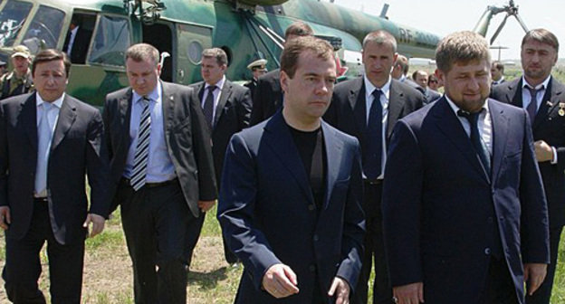 Alexander Khloponin (on the left), Dmitri Medvedev, Ramzan Kadyrov and Adam Delimkhanov (on the right) after arrival in Tsentoroy village. Chechnya, June 14, 2010. By courtesy of the press service of the President of Russia 