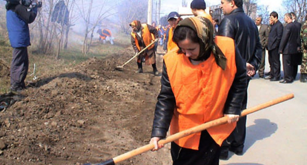 Cleaning of Grozny streets. Photo by www.chechnyafree.ru