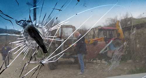 Fragments of a missile on a car windshield, Talysh, NKR. Photo by Alvard Grigoryan for the "Caucasian Knot"