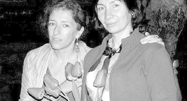 Tatiana Lokshina (on the left) and Natalia Estemirova. Chechnya, Grozny, April 2006. Photo by http://grend.livejournal.com