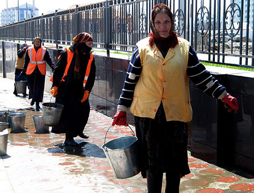 Cleaning of Grozny streets. Photo by www.chechnyafree.ru