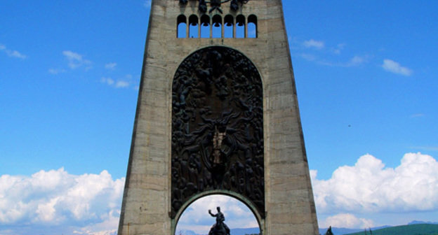 Memorial of Military Glory in Kutaisi (Georgia) prior to demolition. Photo by www.panoramio.com/photo/24167350