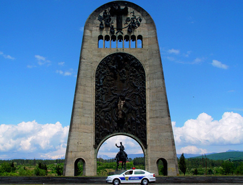 Memorial of Military Glory in Kutaisi (Georgia) prior to demolition. Photo by www.panoramio.com/photo/24167350