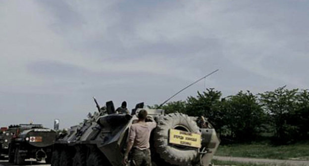 Military patrol in Nozhai-Yurt (Chechnya). Photo by Mari Bastashevski. Source: www.independent.co.uk