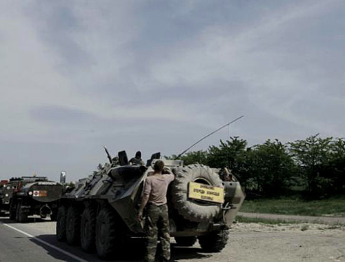 Military patrol in Nozhai-Yurt (Chechnya). Photo by Mari Bastashevski. Source: www.independent.co.uk