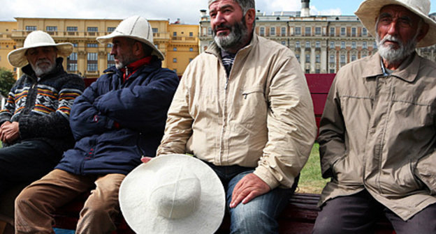 Hunger-strikers in the Manezh Square demanding protection to political rights of the Balkar people. Moscow, July 2010. Photo by www.balkaria.info