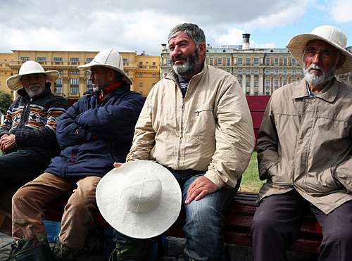 Hunger-strikers in the Manezh Square demanding protection to political rights of the Balkar people. Moscow, July 2010. Photo by www.balkaria.info