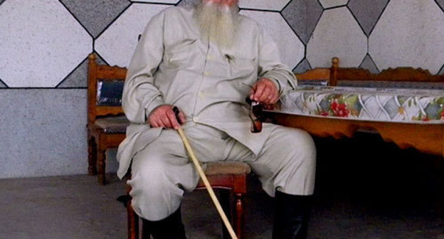 Magomed-Hadji Aushev in the yard of his house in Nazran, Ingushetia, August 26, 2010. Photo by the "Caucasian Knot"