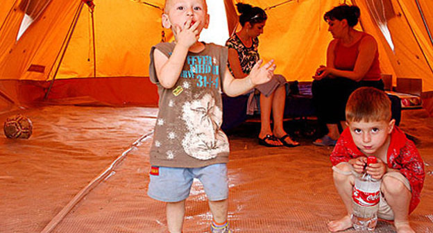 Tent camp of refugees from South Ossetia in Gori. Georgia, September 2008. Photo: Interpressnews/http://civil.ge