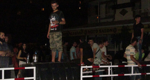 Activist at the barricades. Photo by Tigran Petrosyan for the ‘Caucasian Knot’. 