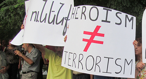 Activists hold banners in support of "Sasna Tsrer" group, Yerevan, July 20, 2016. Photo by Tigran Petrosyan for the ‘Caucasian Knot’. 