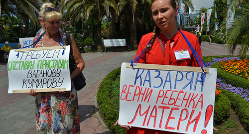 A picketer in Sochi. Photo by Svetlana Kravchenko for the "Caucasian Knot"