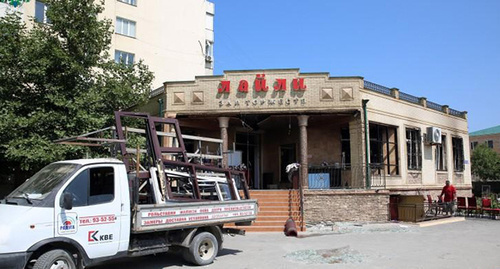 The banquet hall "Laili" in Makhachkala after the explosion. Photo: http://www.riadagestan.ru/news/kriminal/banketnyy_zal_layli_ne_imel_razreshitelnykh_dokumentov_i_akta_vvoda_v_ekspluatatsiyu_zdaniya/