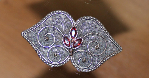 Silver belt buckle for the Adyg national costume. Author: Subkhi Ibragim Mukhammad (Sosnak), Nalchik, August 31, 2016. Photo by Lyudmila Maratova for the 'Caucasian Knot'.