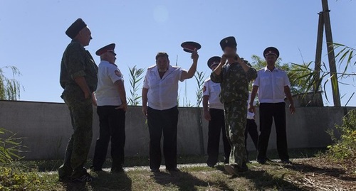 The "Greenpeace" activists claim that the volunteers' base was blocked by Cossacks. Photo: http://www.greenpeace.org/russia/ru/news/2016/09-08-kuban/