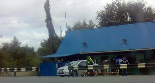 Law enforcers at the funeral of deputy imam of the mosque in Kara-Tyube Ravil Kaibaliev. Photo is provided to the 'Caucasian Knot' correspondent by an eyewitness. 