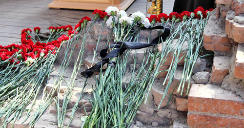 Flowers in the gym of Beslan school No.1. Photo by Emma Marzoeva for the ‘Caucasian Knot’. 