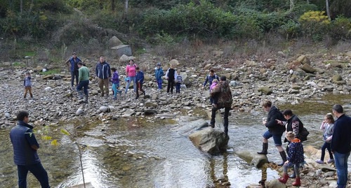 The families with many children  don't have access to their land plots because of the Kudepsta River. Sochi, November 12, 2016. Photo by Svetlana Kravchenko for the "Caucasian Knot"