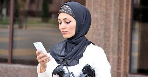 A young woman in the national costume. Grozny, September 2014. Photo by Magomed Magomedov for the "Caucasian Knot"