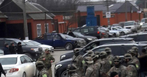 Law enforcers in the village of Tsotsi-Yurt. Chechnya, January 11, 2017. Photo by the "Caucasian Knot" correspondent