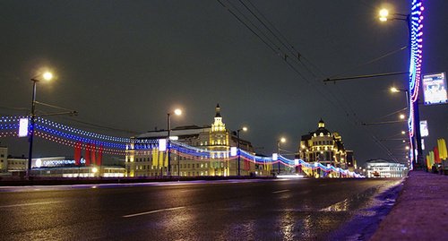 Bolshoy Moskvoretsky bridge, a view towards Malaya Ordynka street, the site of Boris Nemtsov's murder. Photo by Alessio Damato https://ru.wikipedia.org/wiki/%D0%A3%D0%B1%D0%B8%D0%B9%D1%81%D1%82%D0%B2%D0%BE_%D0%91%D0%BE%D1%80%D0%B8%D1%81%D0%B0_%D0%9D%D0%B5%D0%BC%D1%86%D0%BE%D0%B2%D0%B0