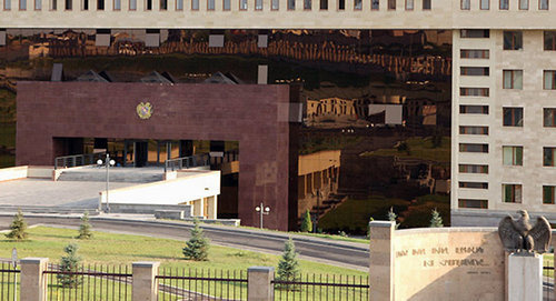 Armenia’s Ministry of Defense. Photo: http://ru.armeniasputnik.am/karabah/20160831/4773598/armenia-karabah-soldat-minoborona.html