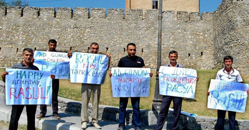 Flash mob in defence of Rasul Jafarov, Sheki, August 18, 2014. Photo: RFE/RL