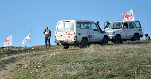 Vehicles of the International Committee of the Red Cross in Karabakh conflict zone. Photo: http://ru.sputnik.az