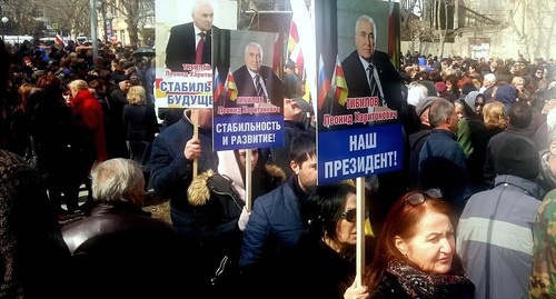 The participants of the rally in support of Leonid Tibilov. Tskhinvali, March 21, 2017. Photo by Arsen Kozaev for "Caucasian Knot"