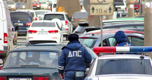 An inspector of road-and-patrol service. Photo by Vyacheslav Yaschenko for "Caucasian Knot"