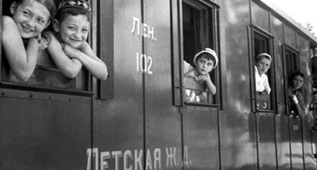 Emmanuel Yevzerikhin. Children railway, Leningrad Region, 1930s. Photo: © Memorial / Photosoyuz Agency 