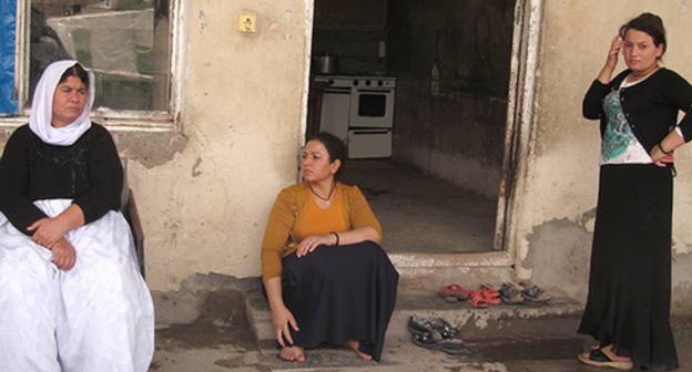 Yezidis community helps refugees coming to Armenia. Araks village, Armavir District of Armenia, August 28, 2015. Photo by Tigran Petrosyan for the 'Caucasian Knot'. 