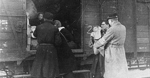 Deportation of Karachay and Balkar people. Photo: http://karachai.ucoz.ru