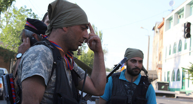 Press conference at the captured building of the patrol-and-post regiment, Yerevan, July 23, 2016. Photo by Tigran Petrosyan for the 'Caucasian Knot'. 