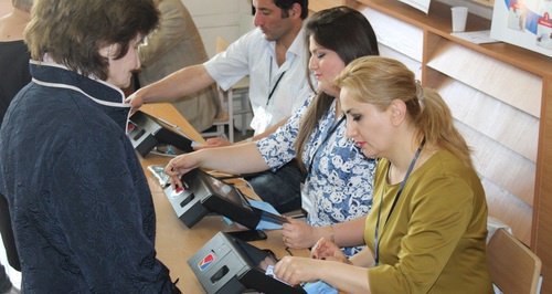 Voting at one of ballot stations in Yerevan, May 14, 2017. Photo by Tigran Petrosyan for the ‘Caucasian Knot’. 