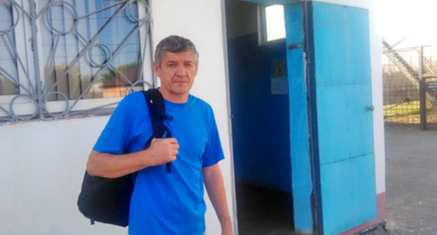 Igor Stenin near the correctional colony. Photo by Yelena Grebenyuk for "Caucasian Knot"