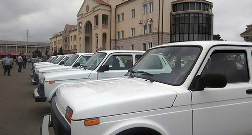 In Stepanakert, six soldiers and officers, who were seriously wounded during the April war in 2016, received Niva cars as gifts. Nagorno-Karabakh, June 5, 2017. Photo by Alvard Grigoryan for "Caucasian Knot"