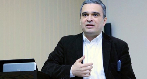 Ilgar Mamedov. Photo http://www.azadliq.az/xeber/44166/ombudsmanin-numayendeleri-ilqar-memmedovla-gorusubler/