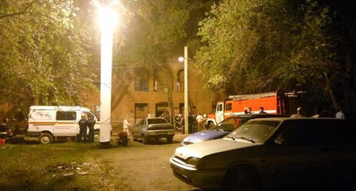 A part of the roof collapsed over the stairwell of apartment house No. 44 in Panfyorov Street in Volgograd. Photo http://bloknot-volgograd.ru/news/v-volgograde-obrushilsya-cherdak-avariynogo-obshch-853549