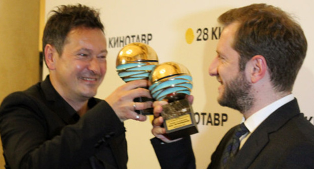 Vladislav Opelyants, cinematographer of the film "Hostages", and film director Rezo Gigineishvili at the closing ceremony of the 28th Kinotavr Open Russian Film Festival. Sochi, June 14, 2017. Photo by Tatyana Ukolova for "Caucasian Knot"